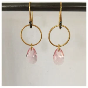 Gullbelagt ørepynt med rosa Swarovskikrystaller