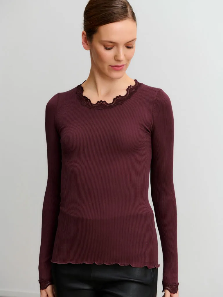 Babette Regular Lace T-shirt Fudge – ROSEMUNDE - Image 3